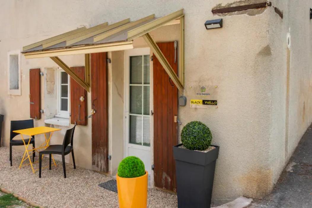 Black & Y'Hello T2 : Wifi/Parking/ 5' Centre-Ville Angouleme Exterior photo